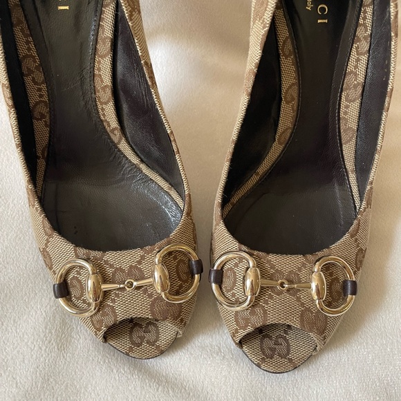 Authenticated Gucci monogrammed GG open toe pump - Picture 5 of 11